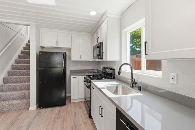 112 Fairview Ave, Modesto, CA 95354