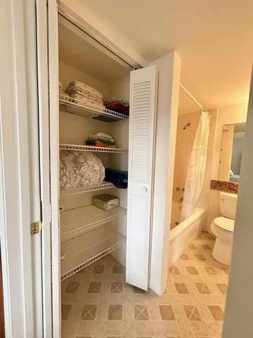 414 Pine Glen Lane C-1, Greenacres, FL 33463