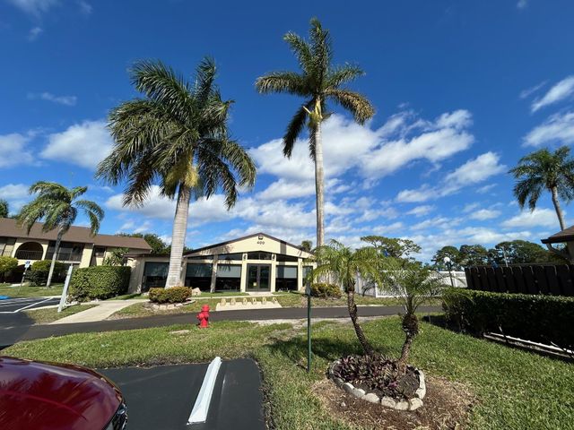 414 Pine Glen Lane C-1, Greenacres, FL 33463