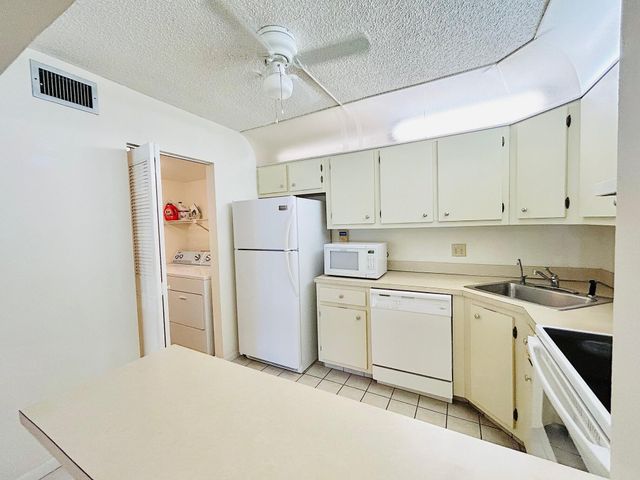 414 Pine Glen Lane C-1, Greenacres, FL 33463