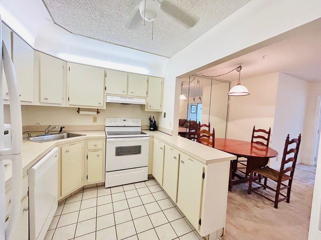 414 Pine Glen Lane C-1, Greenacres, FL 33463