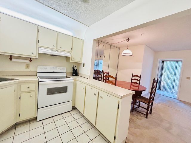 414 Pine Glen Lane C-1, Greenacres, FL 33463