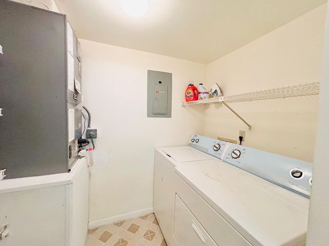 414 Pine Glen Lane C-1, Greenacres, FL 33463