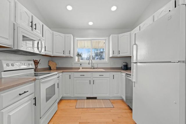 616 W 10TH STREET, Kaukauna, WI 54130