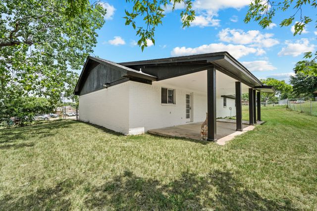 103 Park Trail Place, Joshua, TX 76058