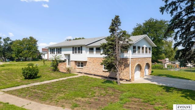 1418 Fairfax Road, Bellevue, NE 68005