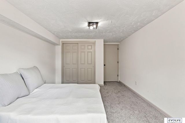 1418 Fairfax Road, Bellevue, NE 68005