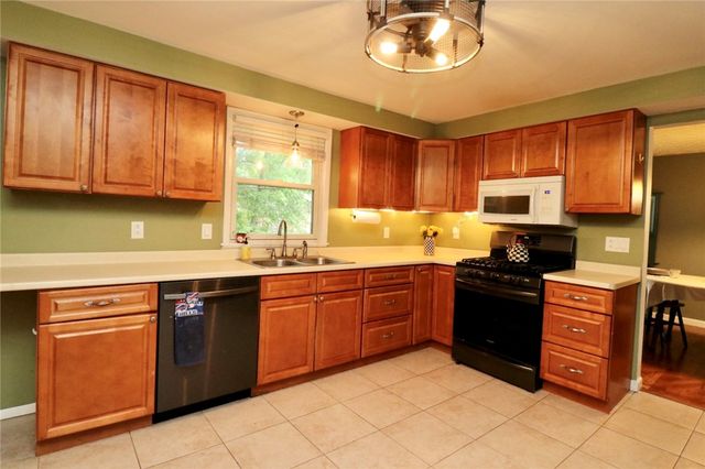 244 Southridge Drive, Greece, NY 14626