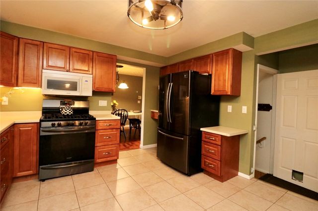 244 Southridge Drive, Greece, NY 14626