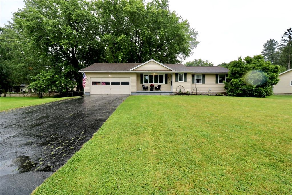 244 Southridge Drive, Greece, NY 14626