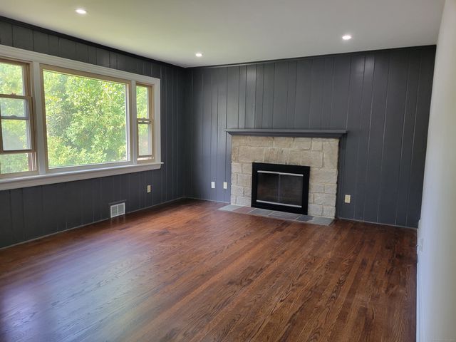 77 South Main Street, Seymour, CT 06483