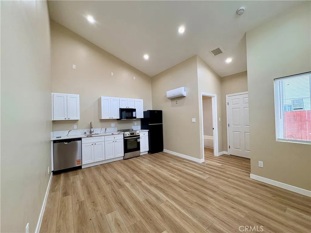 1464 3rd Street 2, La Verne, CA 91750