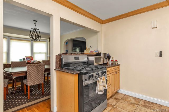 1 Windsor Place, Lynbrook, NY 11563