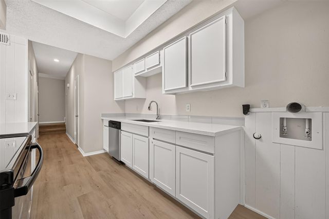 7700 Creekbend Drive 49, Houston, TX 77071