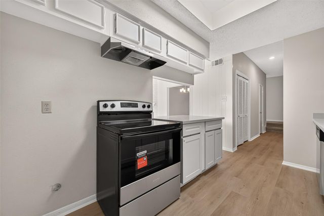 7700 Creekbend Drive 49, Houston, TX 77071