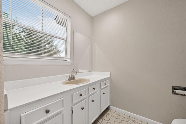 7700 Creekbend Drive 49, Houston, TX 77071
