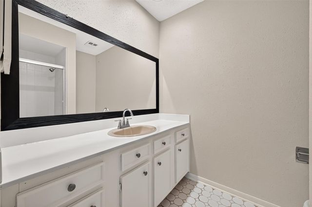 7700 Creekbend Drive 49, Houston, TX 77071