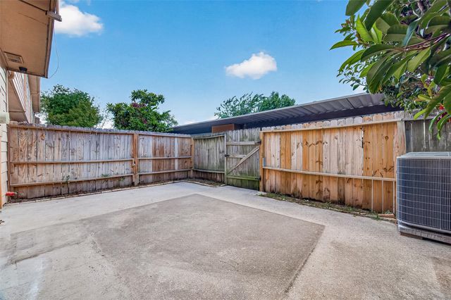 7700 Creekbend Drive 49, Houston, TX 77071