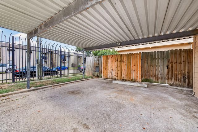 7700 Creekbend Drive 49, Houston, TX 77071