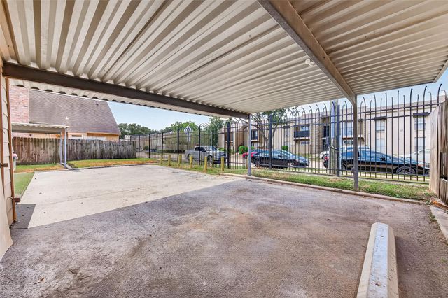 7700 Creekbend Drive 49, Houston, TX 77071