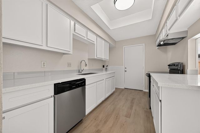 7700 Creekbend Drive 49, Houston, TX 77071