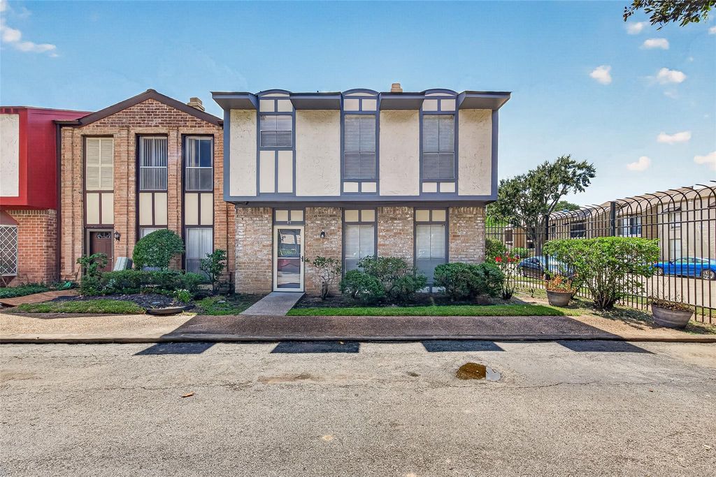 7700 Creekbend Drive 49, Houston, TX 77071