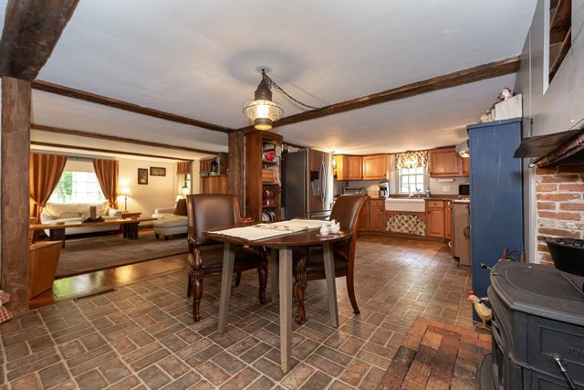 32 Sandown Road, Danville, NH 03819