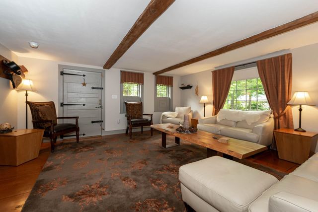 32 Sandown Road, Danville, NH 03819