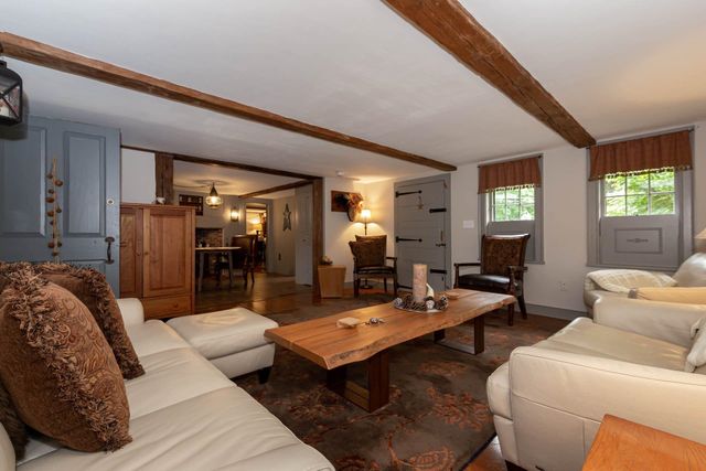 32 Sandown Road, Danville, NH 03819