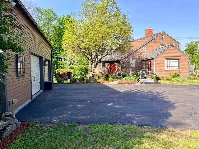 32 Sandown Road, Danville, NH 03819