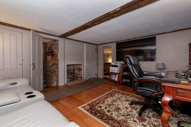 32 Sandown Road, Danville, NH 03819