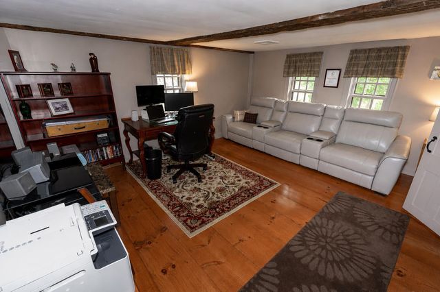 32 Sandown Road, Danville, NH 03819