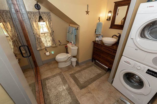 32 Sandown Road, Danville, NH 03819