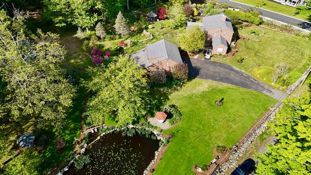 32 Sandown Road, Danville, NH 03819
