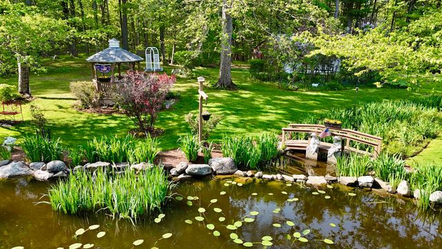 32 Sandown Road, Danville, NH 03819
