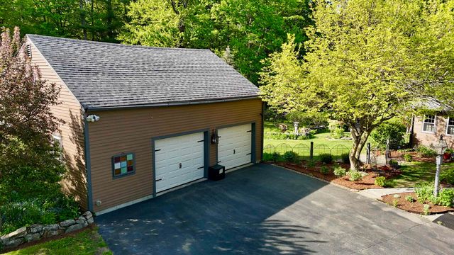 32 Sandown Road, Danville, NH 03819