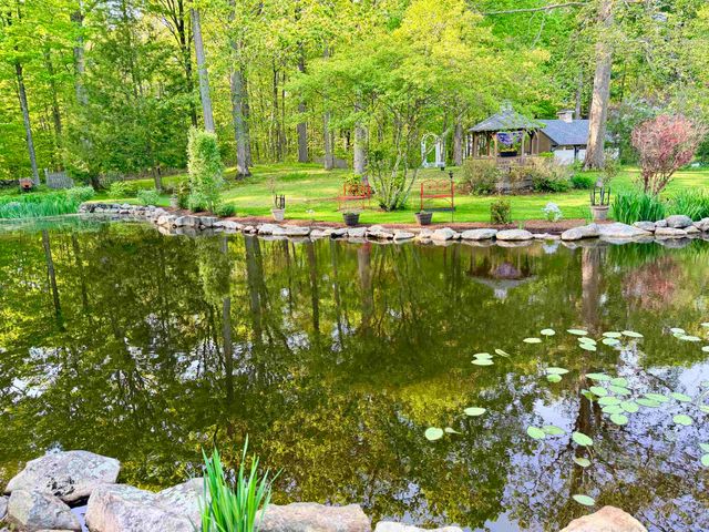 32 Sandown Road, Danville, NH 03819