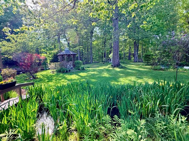 32 Sandown Road, Danville, NH 03819