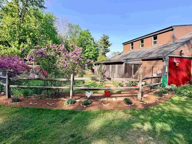 32 Sandown Road, Danville, NH 03819