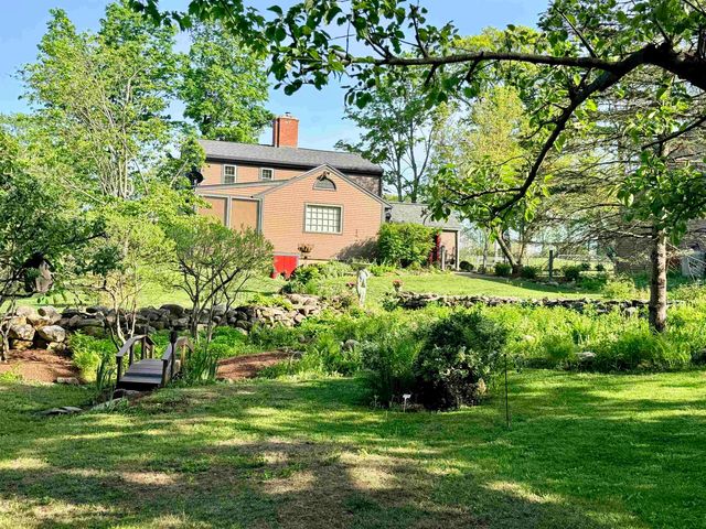 32 Sandown Road, Danville, NH 03819