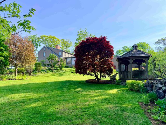 32 Sandown Road, Danville, NH 03819
