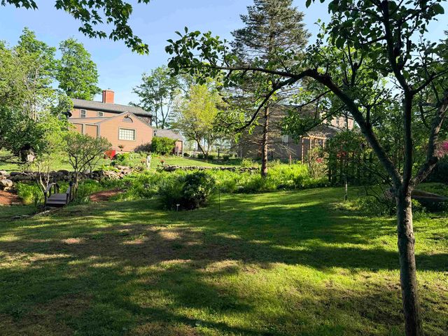 32 Sandown Road, Danville, NH 03819