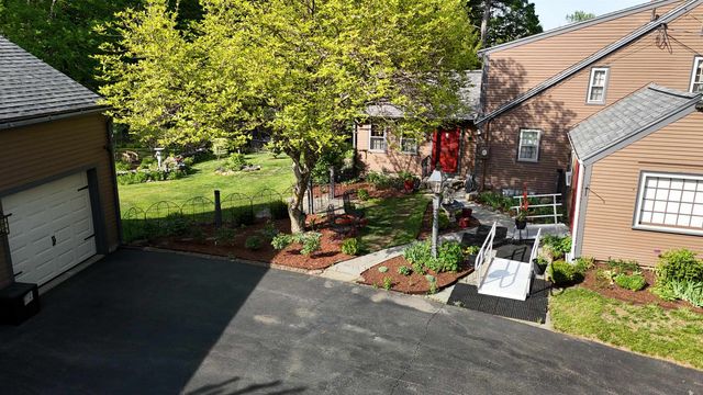 32 Sandown Road, Danville, NH 03819