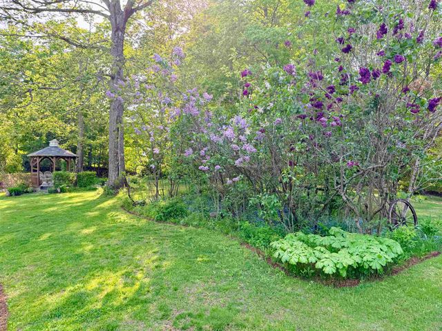 32 Sandown Road, Danville, NH 03819