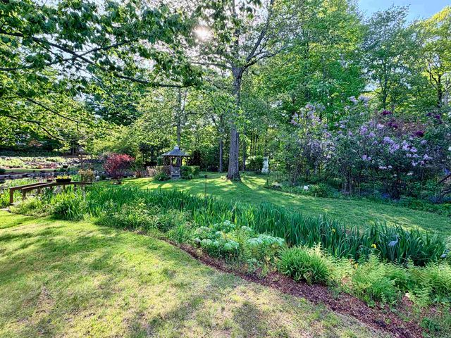 32 Sandown Road, Danville, NH 03819