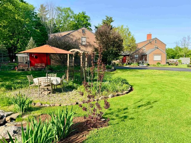 32 Sandown Road, Danville, NH 03819