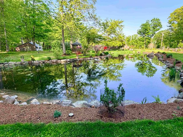 32 Sandown Road, Danville, NH 03819