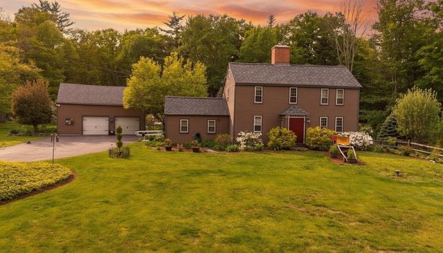 32 Sandown Road, Danville, NH 03819