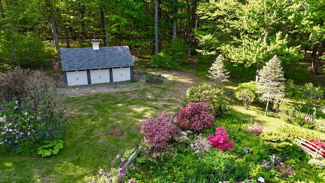 32 Sandown Road, Danville, NH 03819