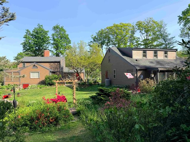 32 Sandown Road, Danville, NH 03819